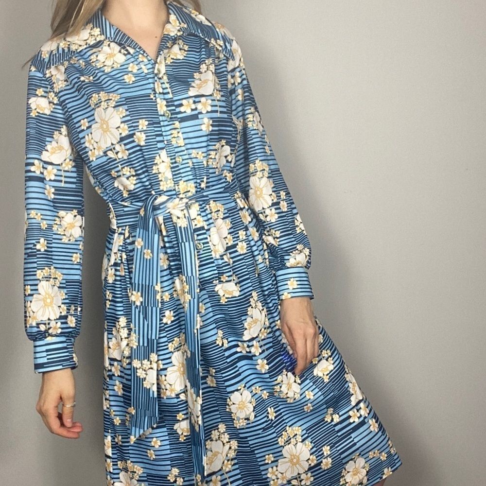 Vintage Floral Button Down Shirt Dress. 70s Dagger Collar. Vacation Chic - Picture 6 of 13